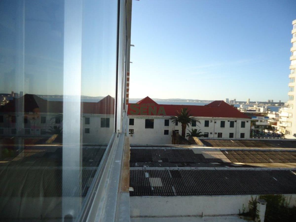 Venta y alquiler de apartamento en la Peninsula, 2 dormitorios, 2 baños, pleno centro de Punta del este.