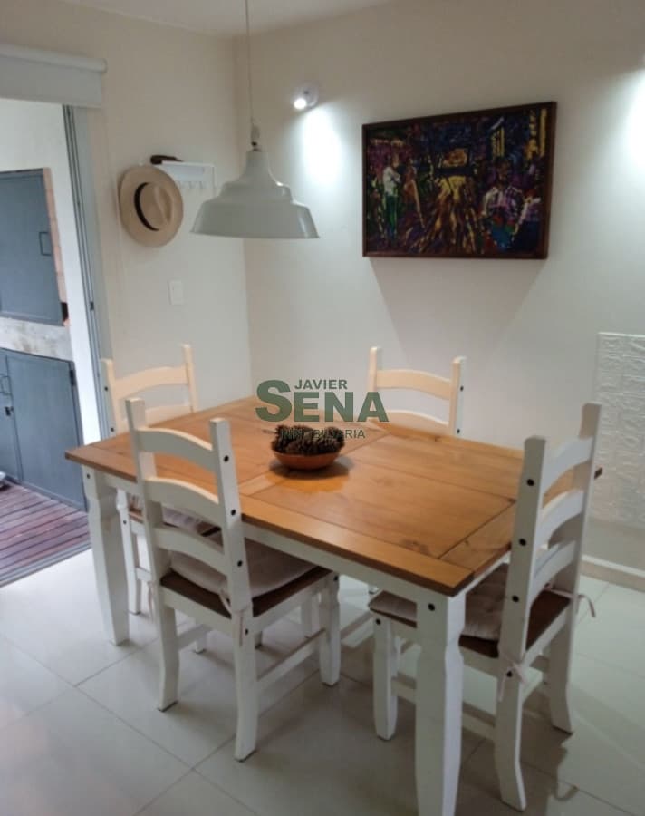 Venta de apartam en Rincon del Indio, 2 dorm, 2 baños, servicios, casi nuevo.