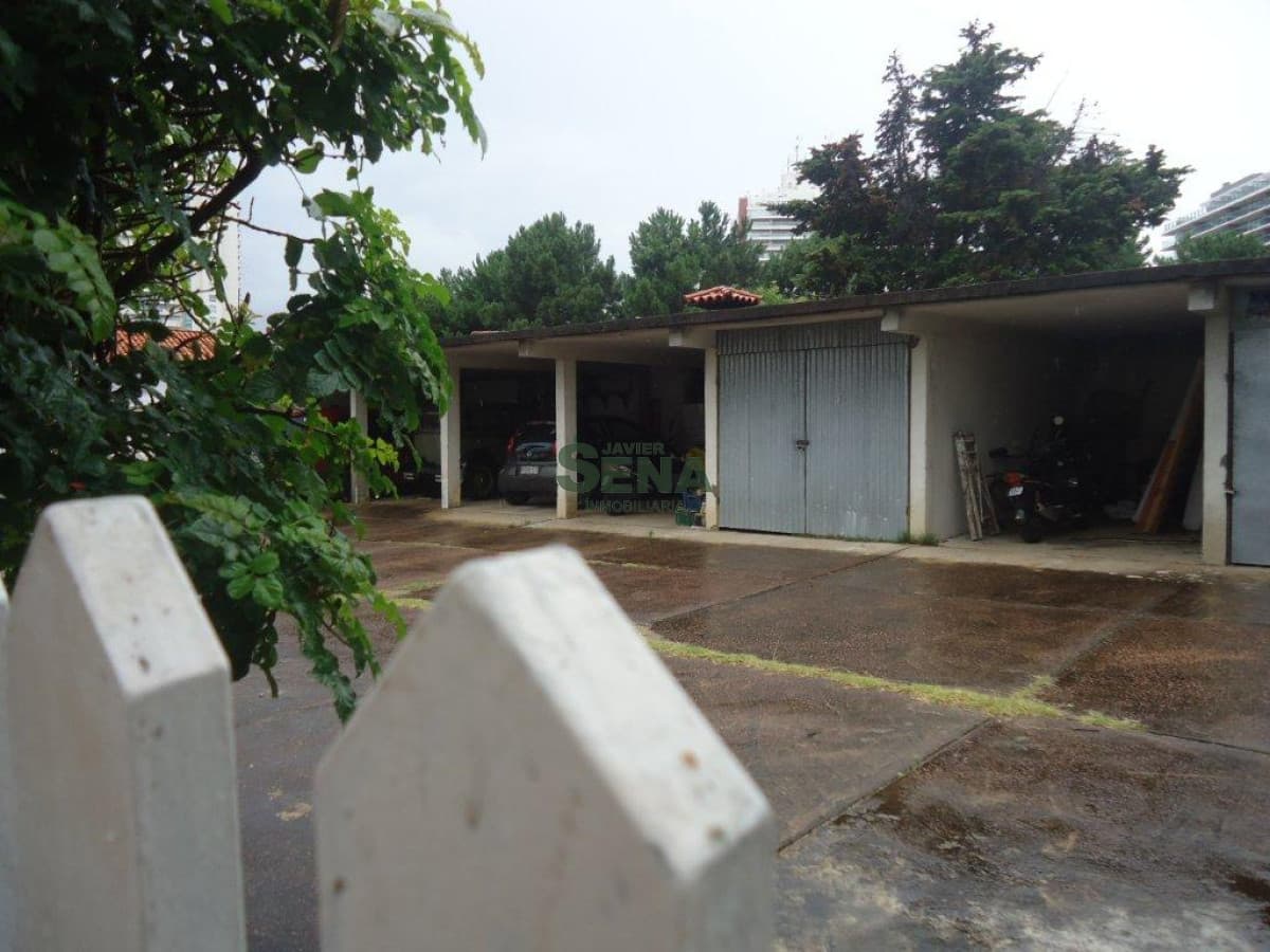 Alquiler y Venta de apartamento en la Brava, 3 dormitorios, 2 baños, planta baja, a metros del mar.