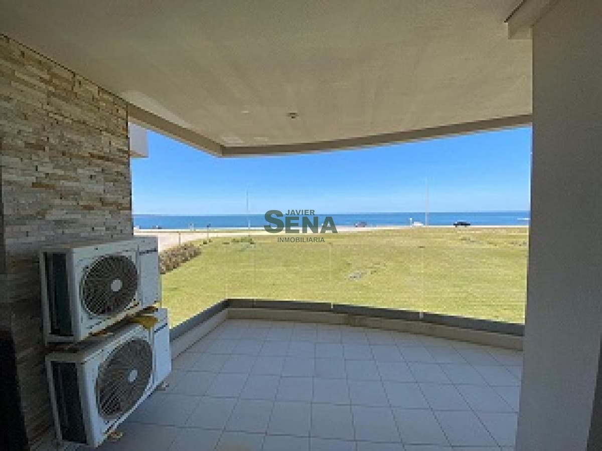 Venta de espectacular apartamento en la Mansa de 2 dormitorios en suite y toilette, piscina.