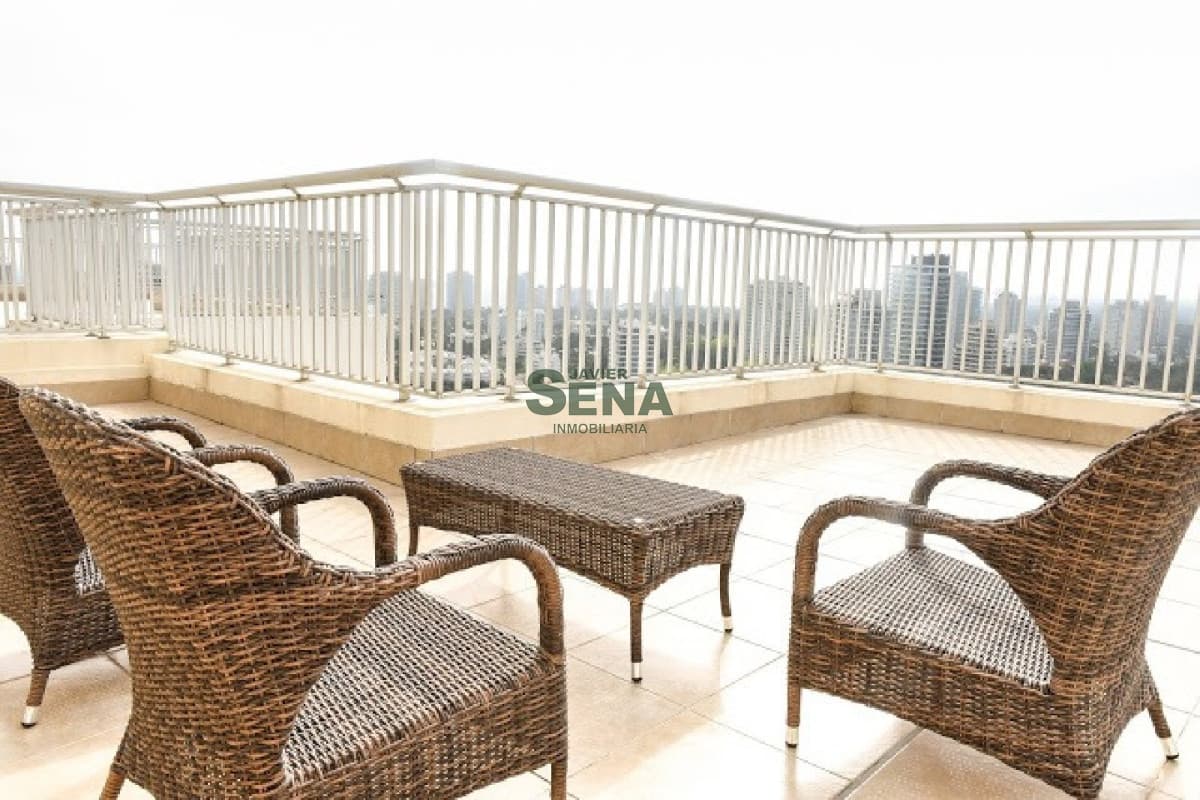 Venta apartamento en Playa Brava, gran piso con la mejor vista al Mar, 5 Dormitorios, 7 baños, 2 suite, todos los servicios.