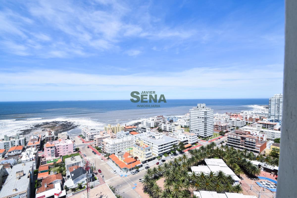 Alquiler de apartamento en la Peninsula, 2 dormitorios, 2 baños, muy buen avista y servicios.