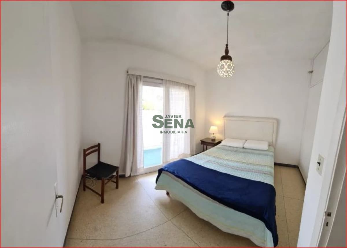 Alquiler de apartamento en la Brava, 2 dormitorios, 2 baños, a metros del mar.