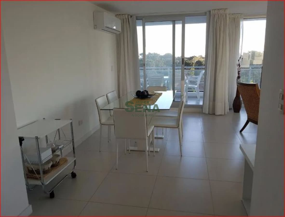 Alquiler de apartamento en la Roosevelt, 2 dormitorios, 2 baños, balcon, piscina, servicios.