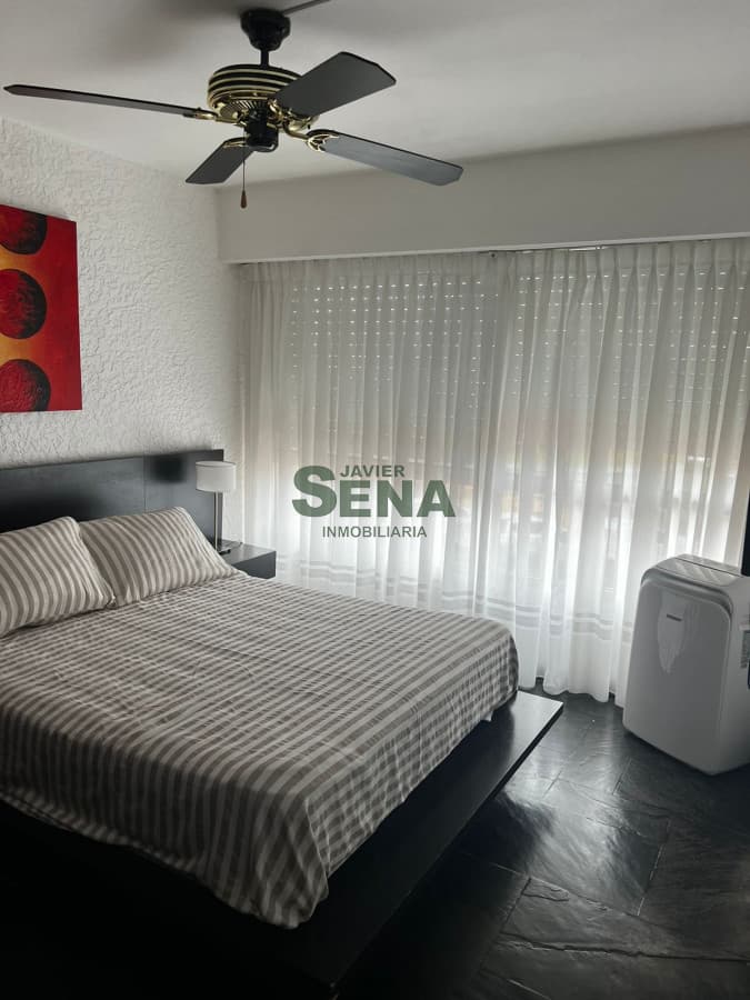 Alquiler de apartamento reciclado en la Brava, 1 dormitorio, baño, impecable mas servicios.