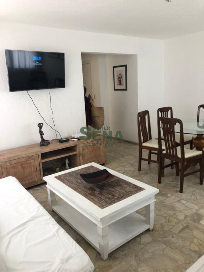 Alquiler de apartamento en la Peninsula, 3 dormitorios, 2 baños, a un paso de todo.