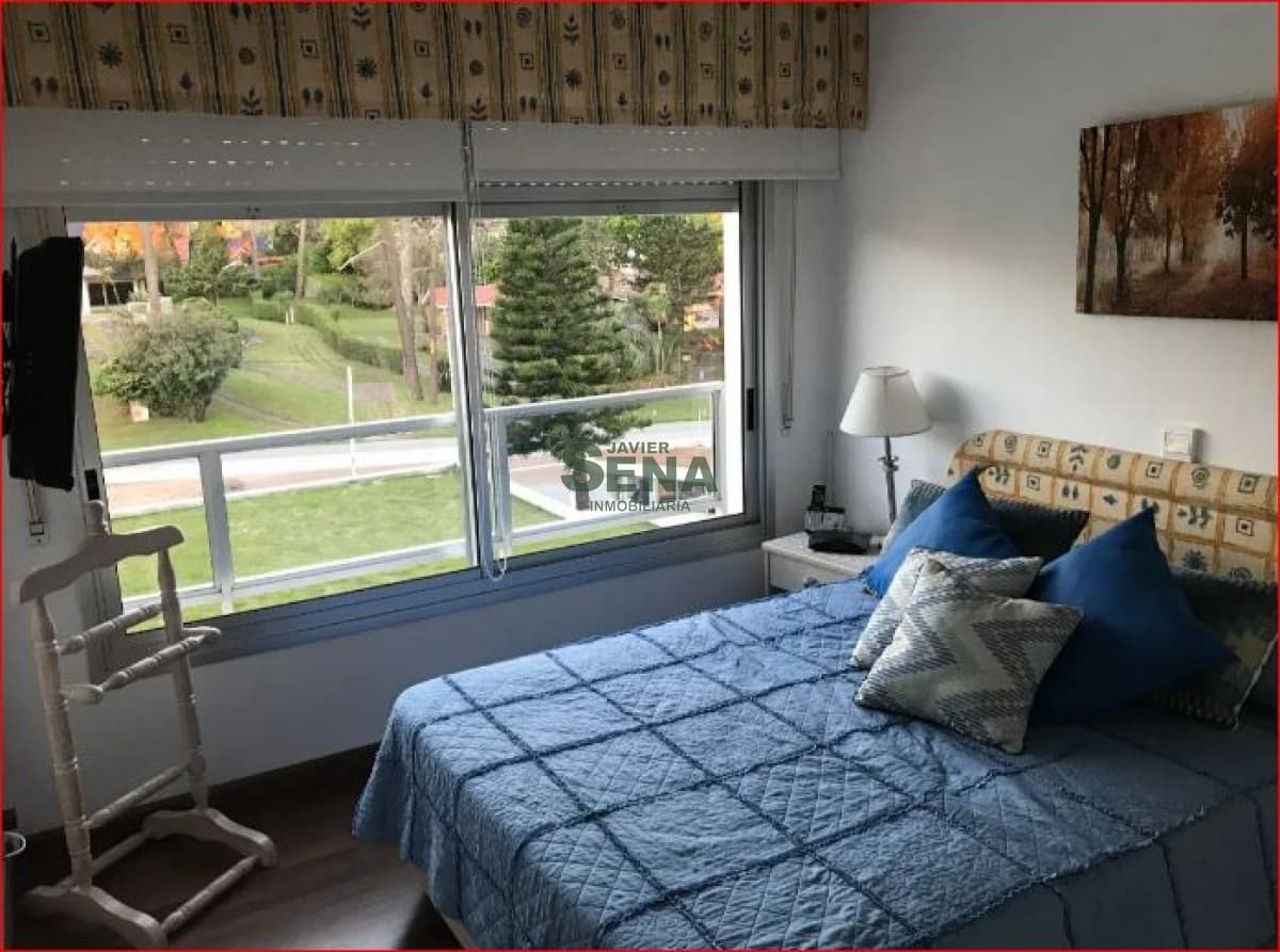 Alquiler de apartamento en la Mansa, 2 dormitorios, 2 baños, piscina, canchas, frente al mar.