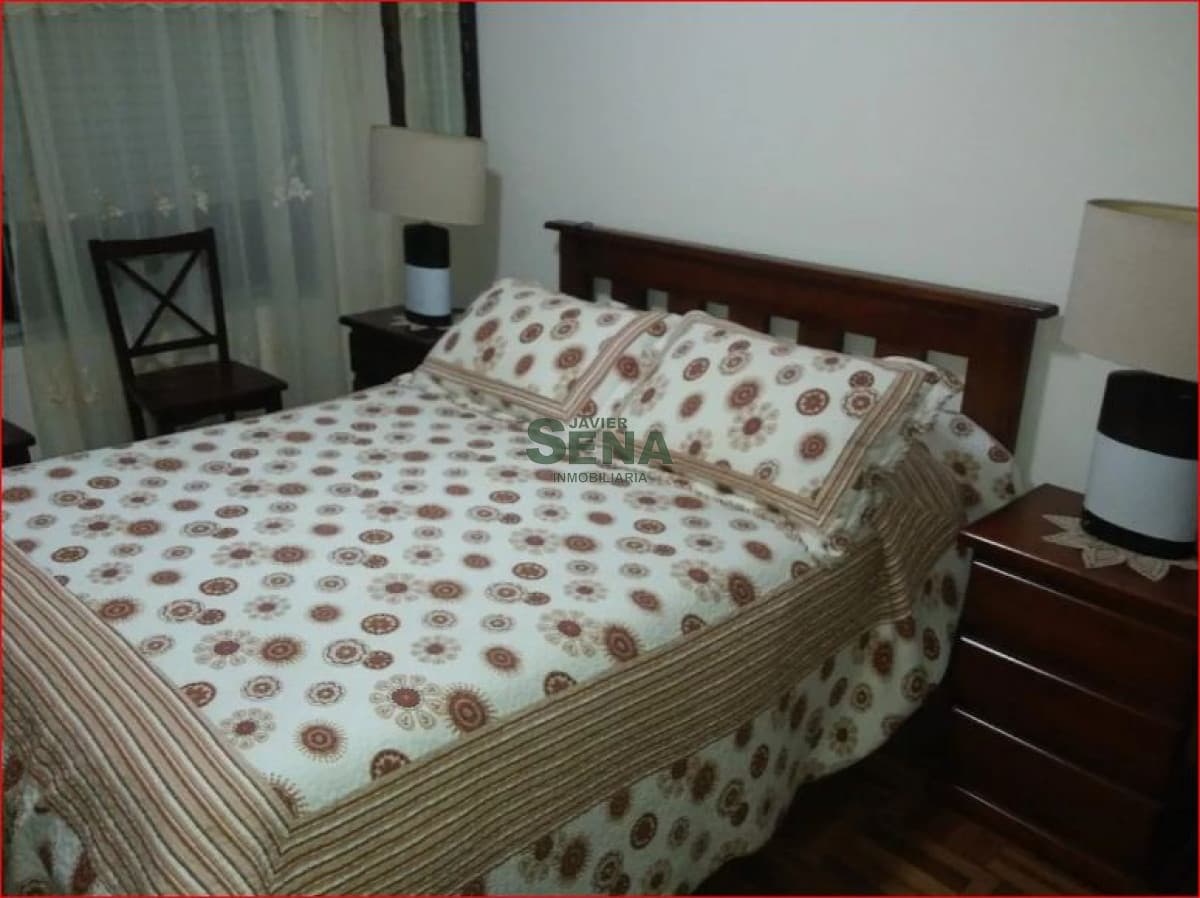 Venta de apartamento en la Peninsula, 1 dormitorio y dos baños, buen edificio.
