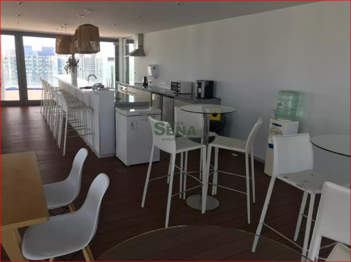 Alquiler de apartamento en la brava, 2 dormitorios, 2 baños, con todos los servicios.
