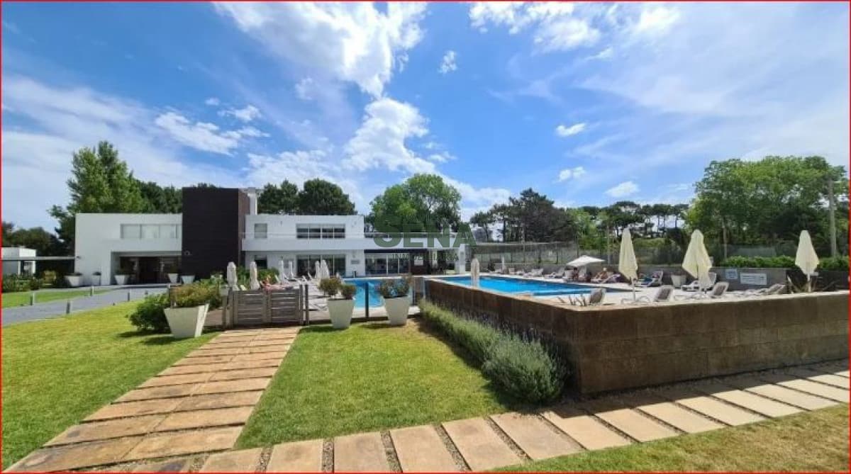 Alquiler de apartamento en la Roosevelt, 1 dormitorio y medio, baño, piscina, balcon, buena vista.