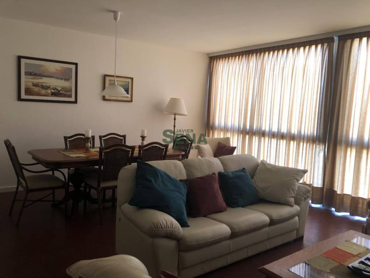 Alquiler de apartamento en la Mansa, 2 dormitorios, baño, balcon, buena vista al mar.