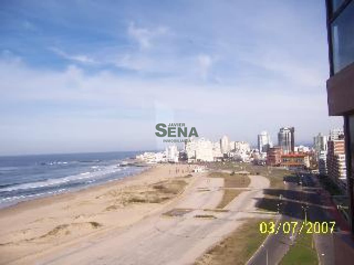 Venta y alquiler de apto en la Brava, 3 dormitorios, 2 baños, terraza, vista
