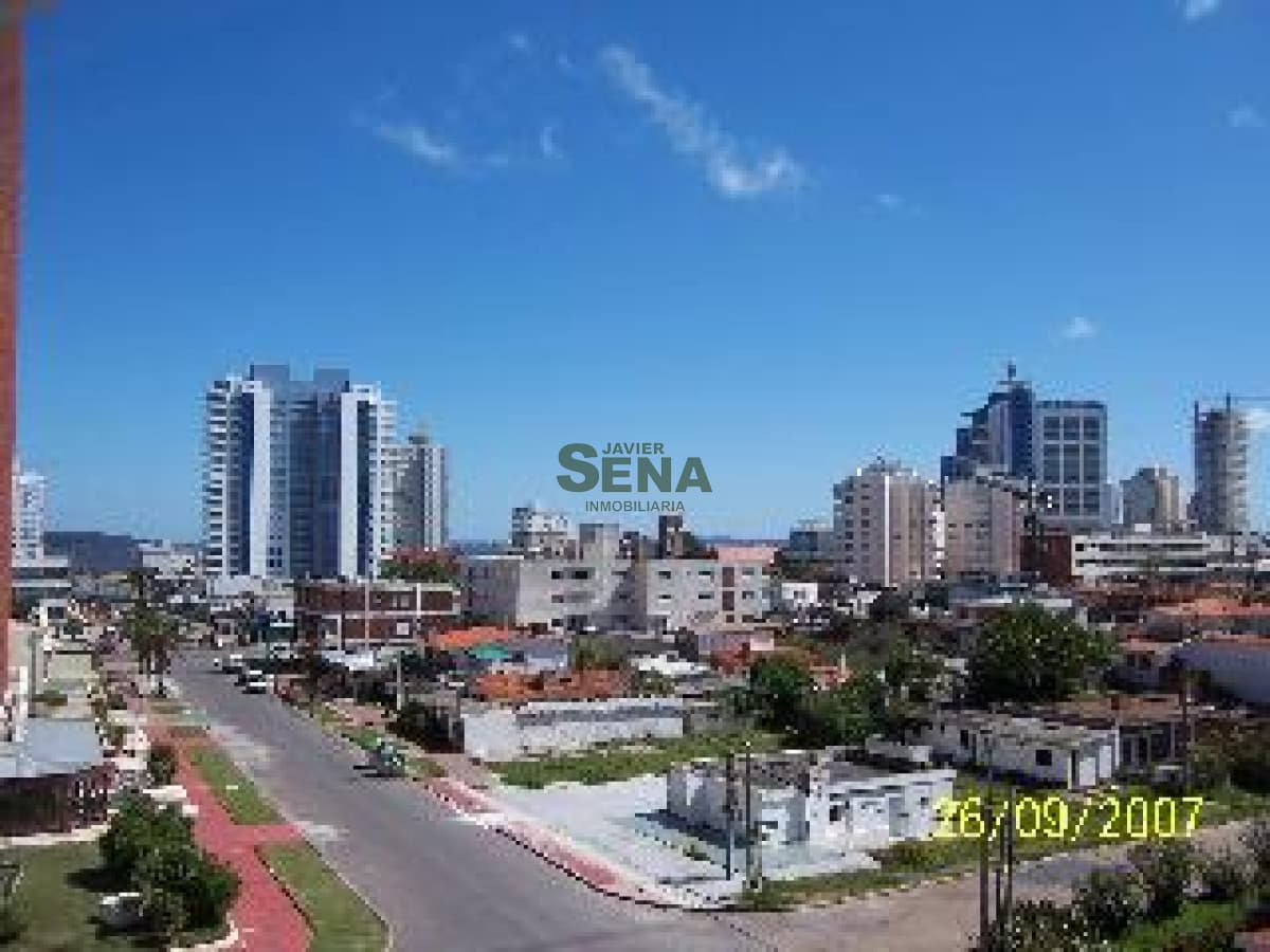 Venta y alquiler en la Brava, 1 dormitorio, baño, con servicios, piscina.