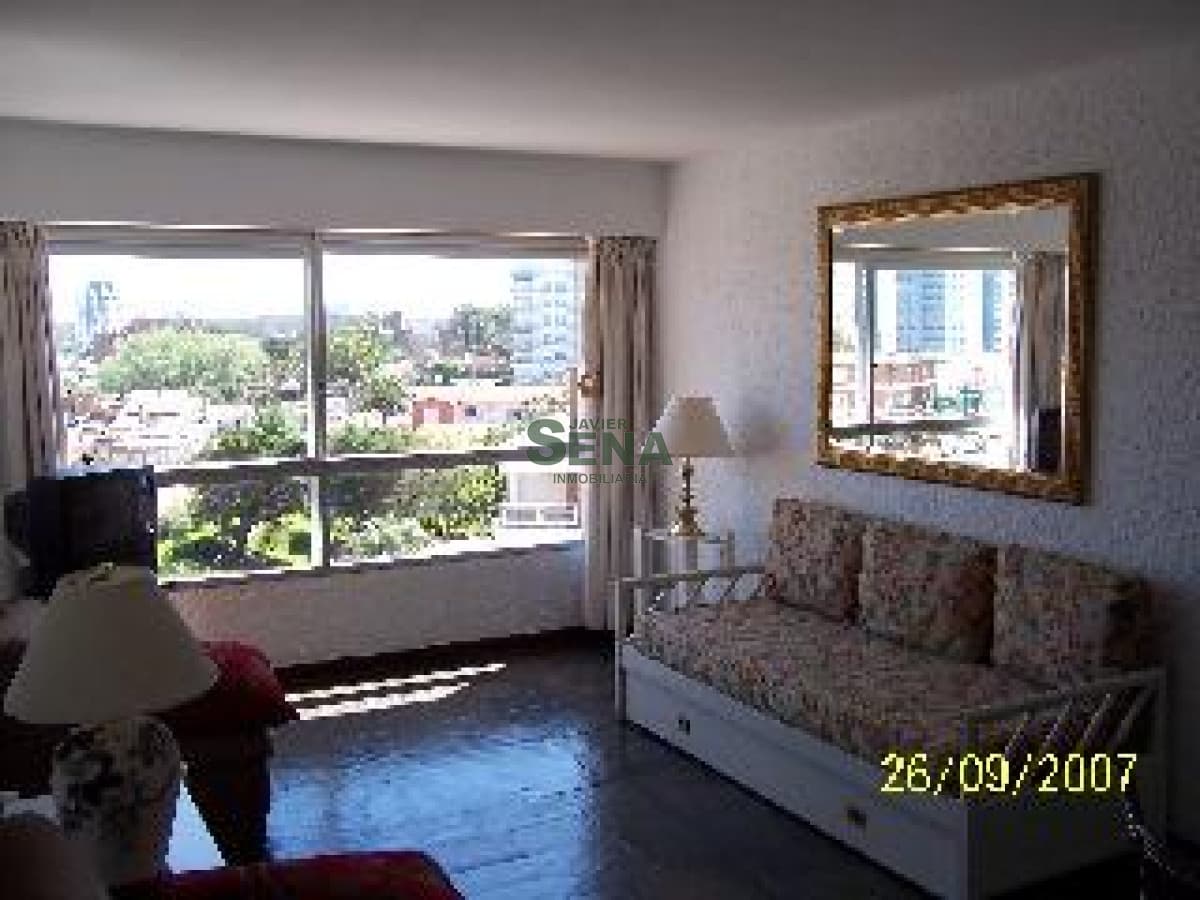 Venta y alquiler en la Brava, 1 dormitorio, baño, con servicios, piscina.