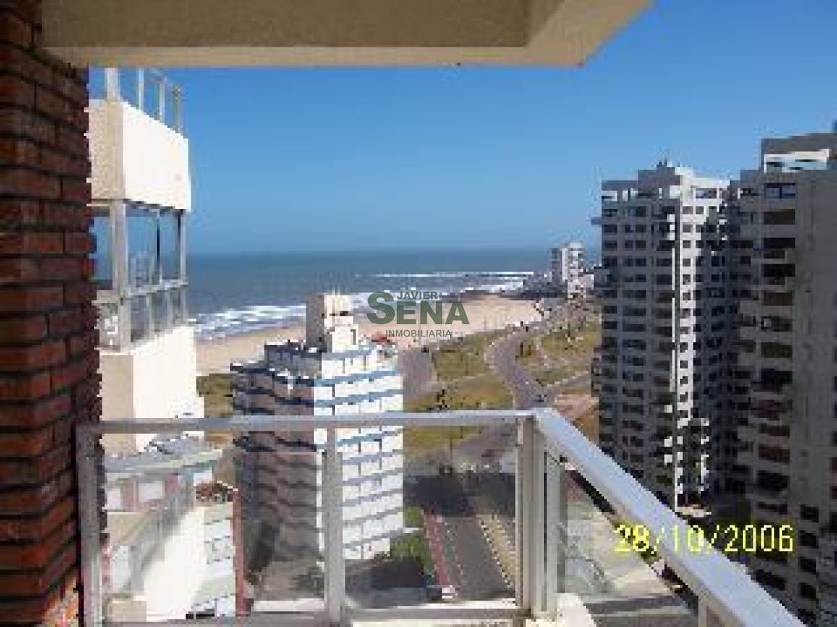 Venta y alquiler de apartamento en la Brava, 2 dormitorios, 2 baños,  con servicios.