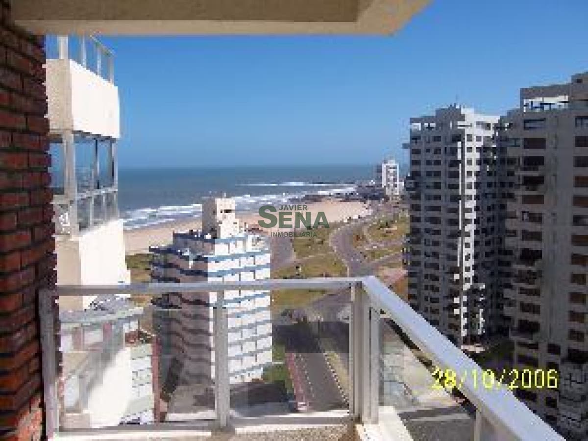 Venta y alquiler de apartamento en la Brava, 2 dormitorios, 2 baños,  con servicios.