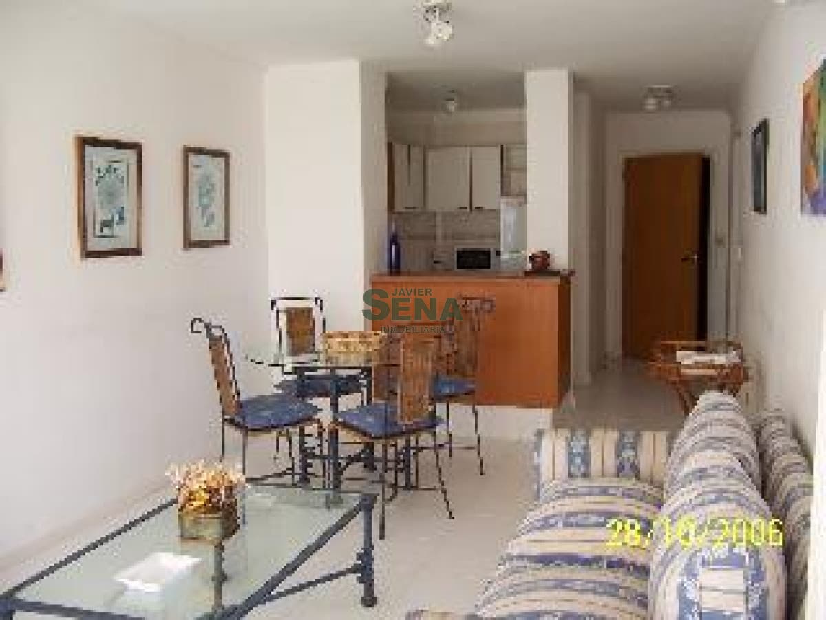 Venta y alquiler de apartamento en la Brava, 2 dormitorios, 2 baños,  con servicios.