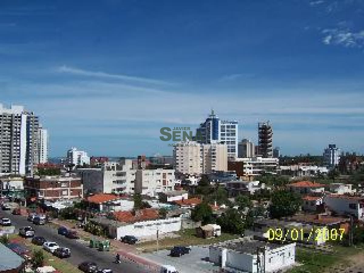 Alquiler y venta de apartamento en la Brava, 1 dormitorio, baño, vista con servicios.