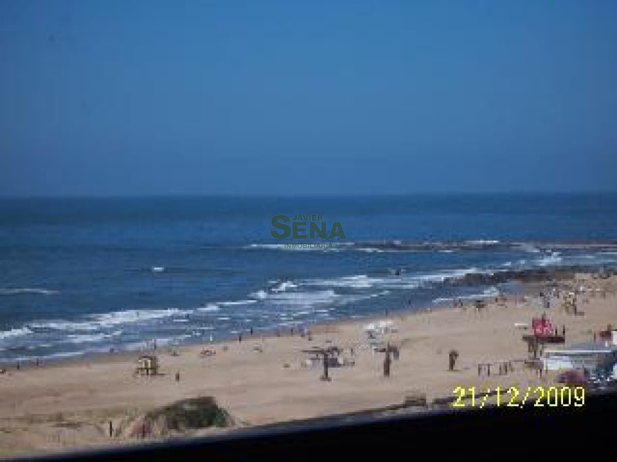 Venta y alquiler en la Brava, 1 dormitorio, baño, vista y servicios..