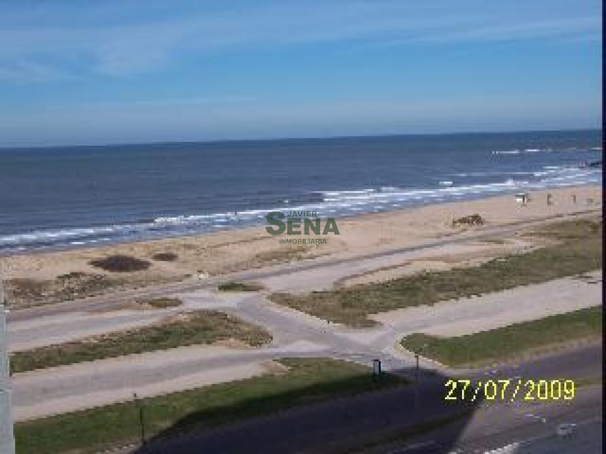 Venta y alquiler en la Brava, 1 dormitorio, baño, vista y servicios..