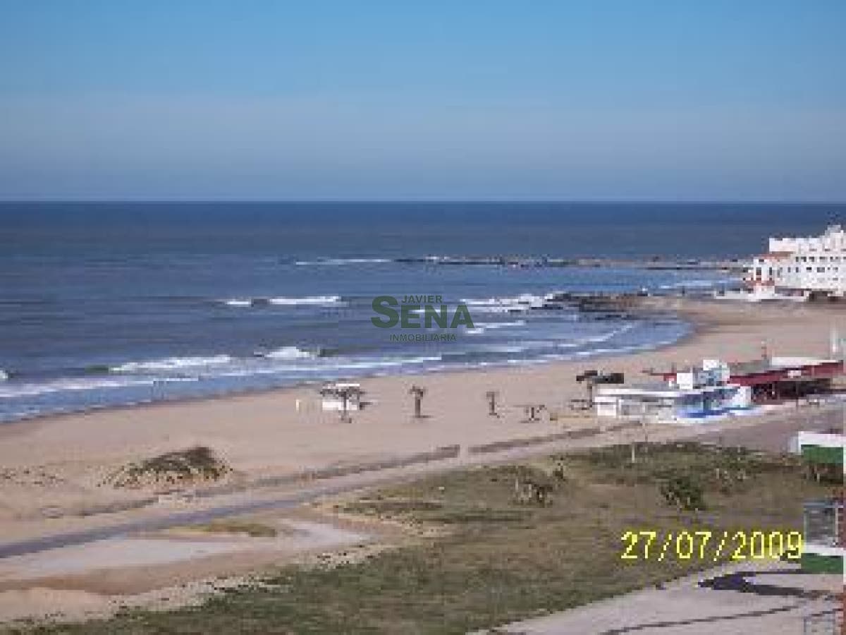 Venta y alquiler en la Brava, 1 dormitorio, baño, vista y servicios..