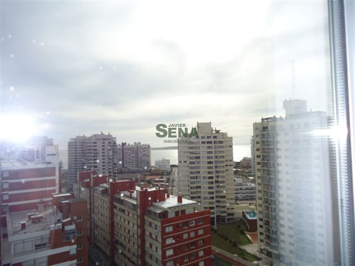 Alquiler en Brava, 3 dormitorios, 2 baños, terraza, gran vista