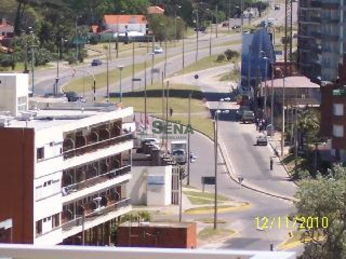 Alquiler de apartamento en la Brava, 1 dormitorio y medio, baño, linda vista