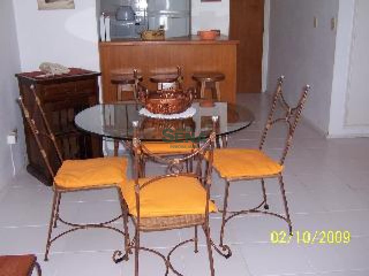 Alquiler de apartamento en la Brava, 1 dormitorio y medio, linda vista con todos los servicios.