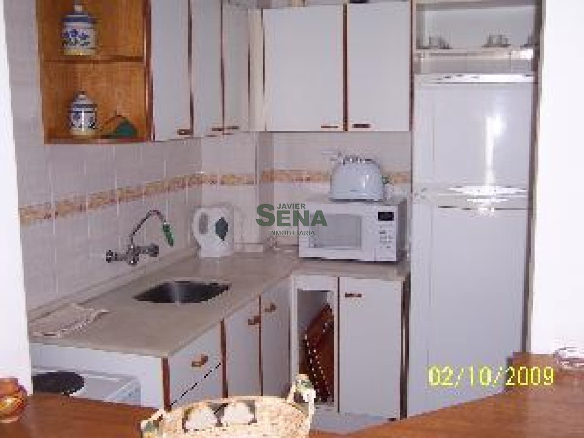 Alquiler de apartamento en la Brava, 1 dormitorio y medio, linda vista con todos los servicios.