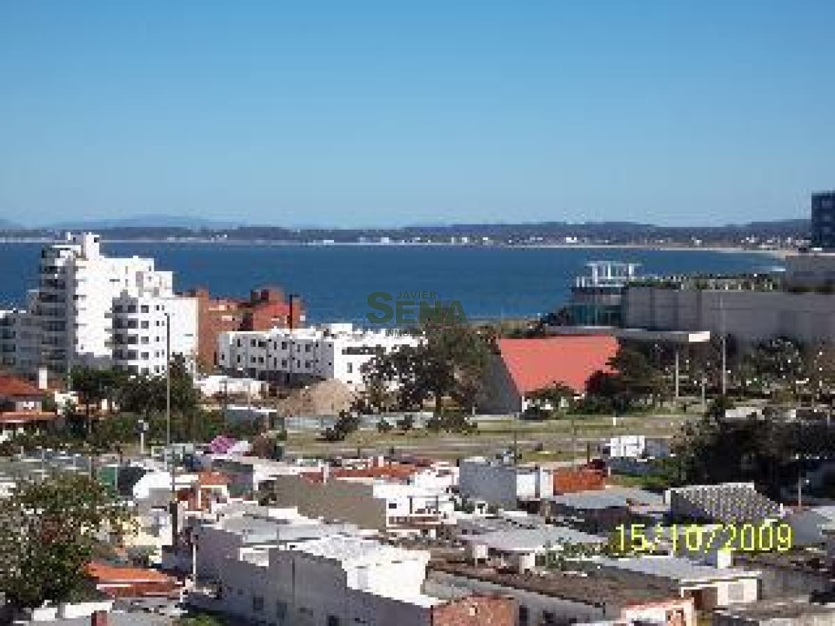 Venta y alquiler apartamento en la Brava, 2 dormitorios, 2 baños, balcon vista y servicios.