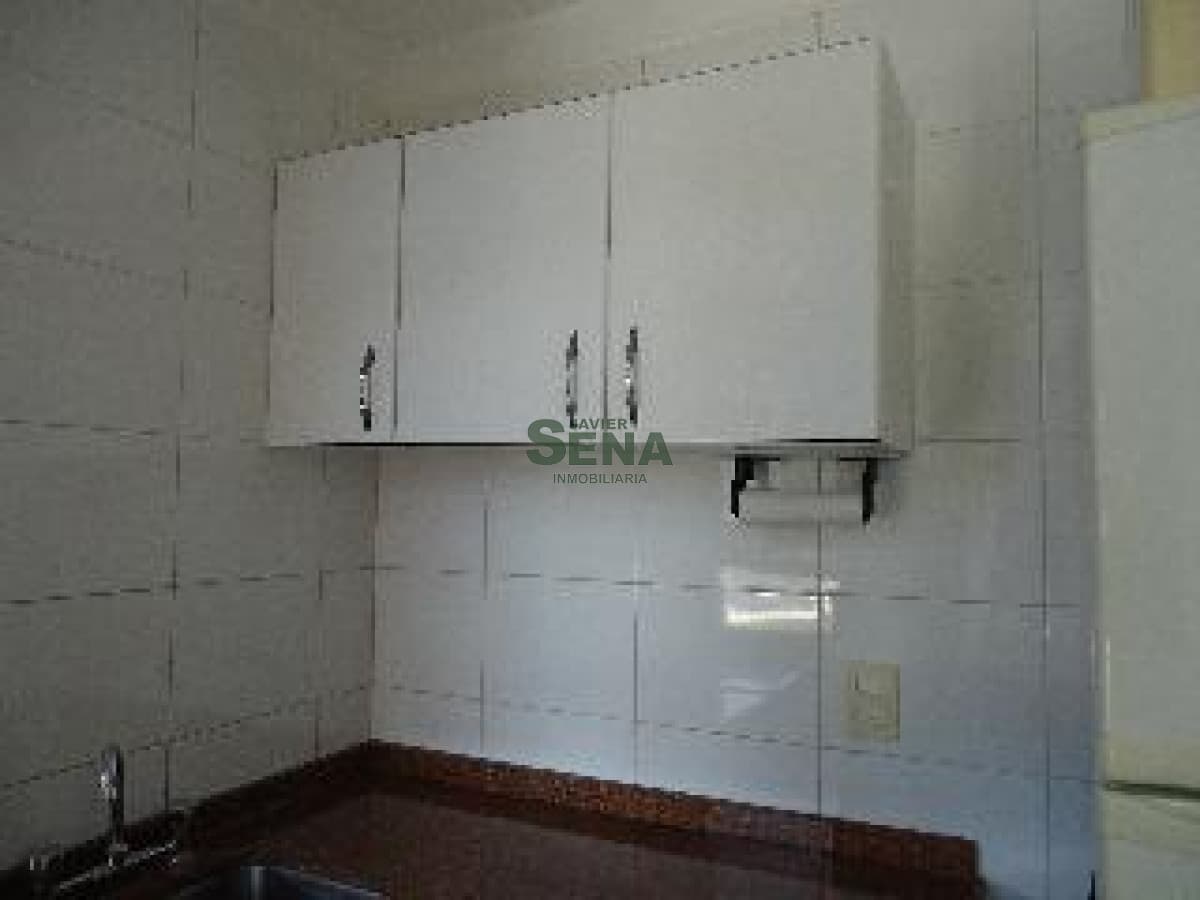 Venta y alquiler en la Brava, 1 dormitorio y medio, baño, terraza, con todos los servicios.
