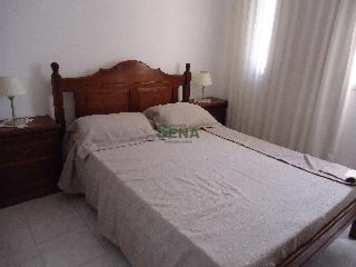 Venta y alquiler en la Brava, 1 dormitorio y medio, baño, terraza, con todos los servicios.