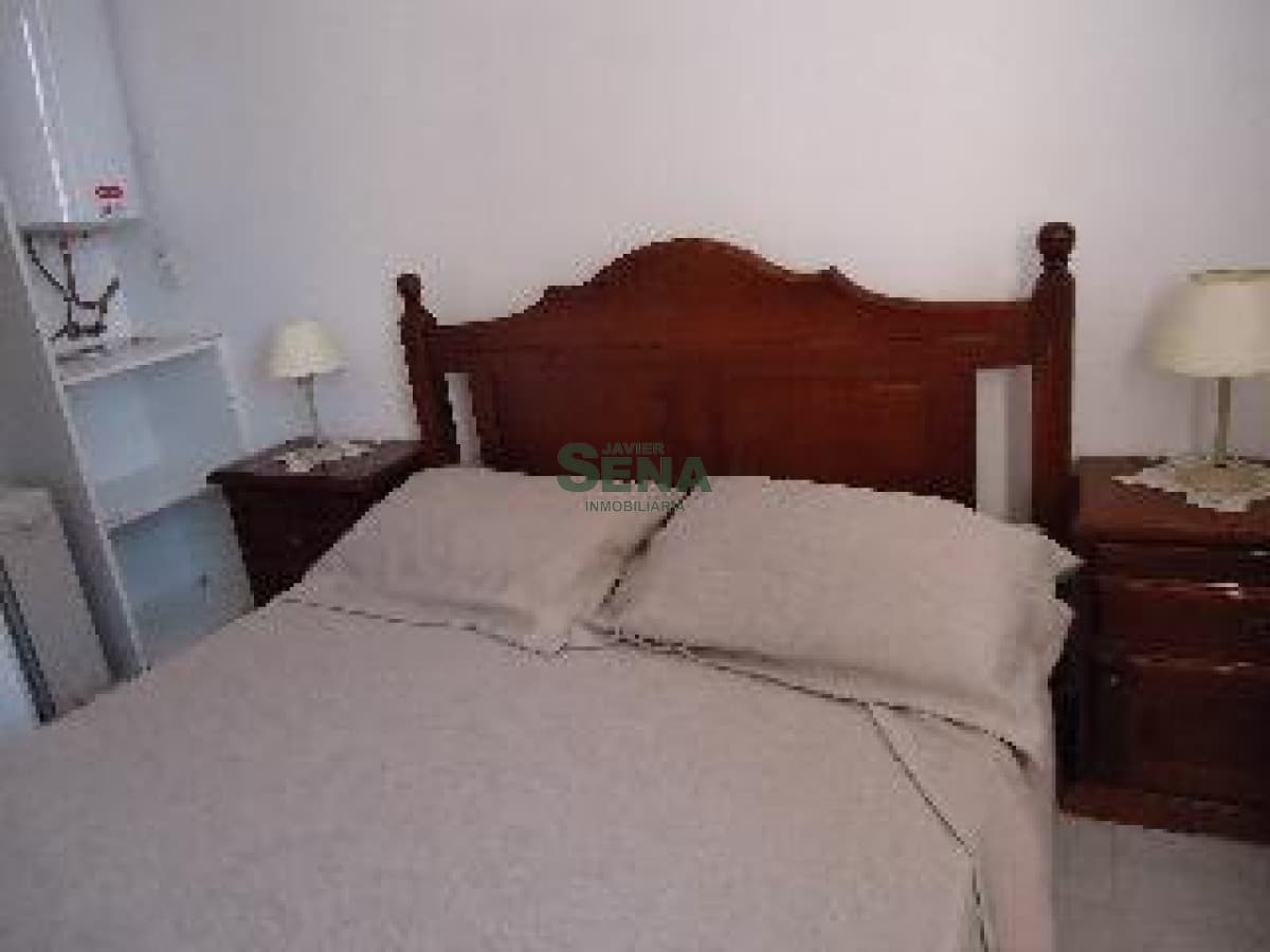 Venta y alquiler en la Brava, 1 dormitorio y medio, baño, terraza, con todos los servicios.