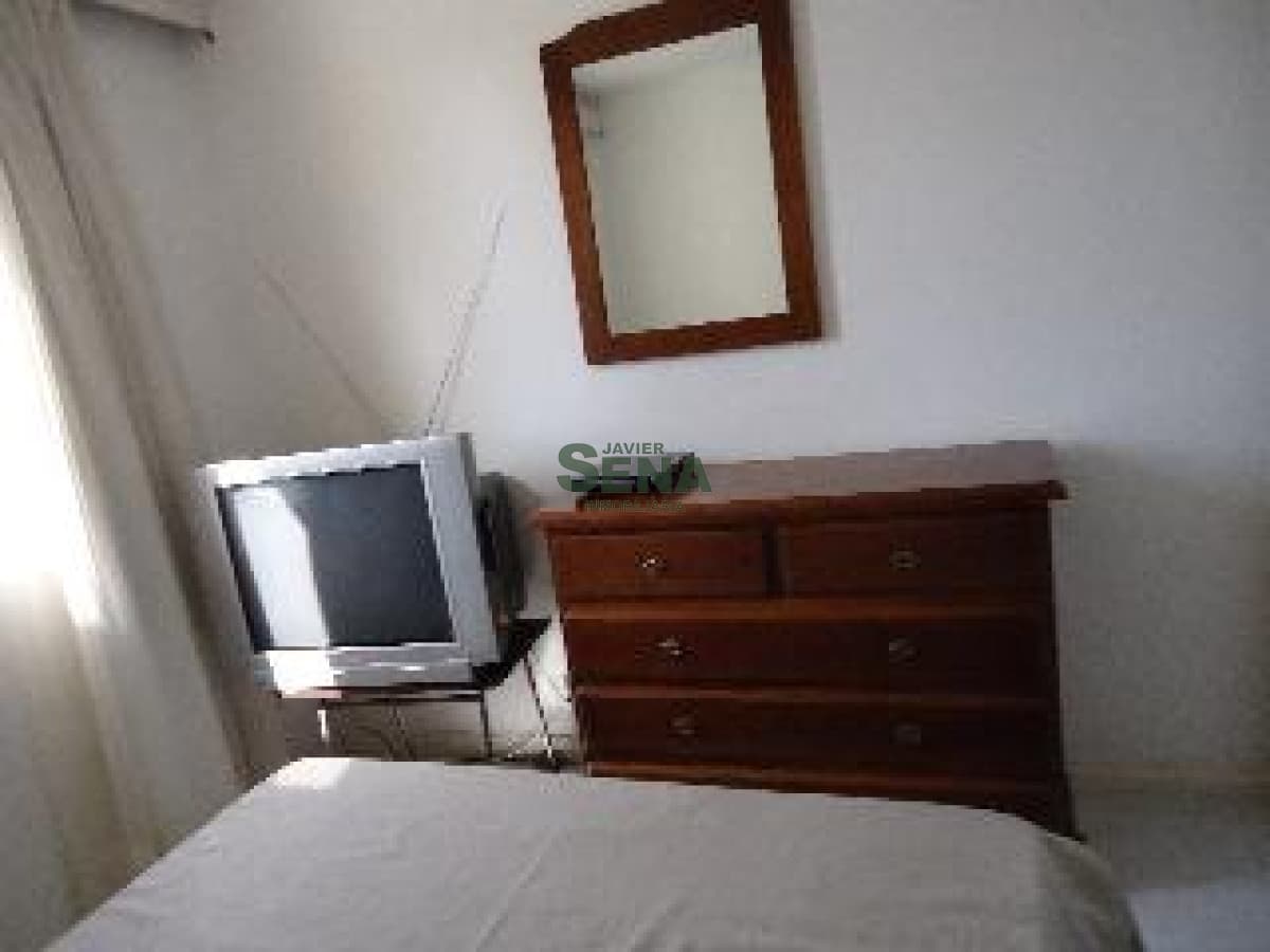 Venta y alquiler en la Brava, 1 dormitorio y medio, baño, terraza, con todos los servicios.