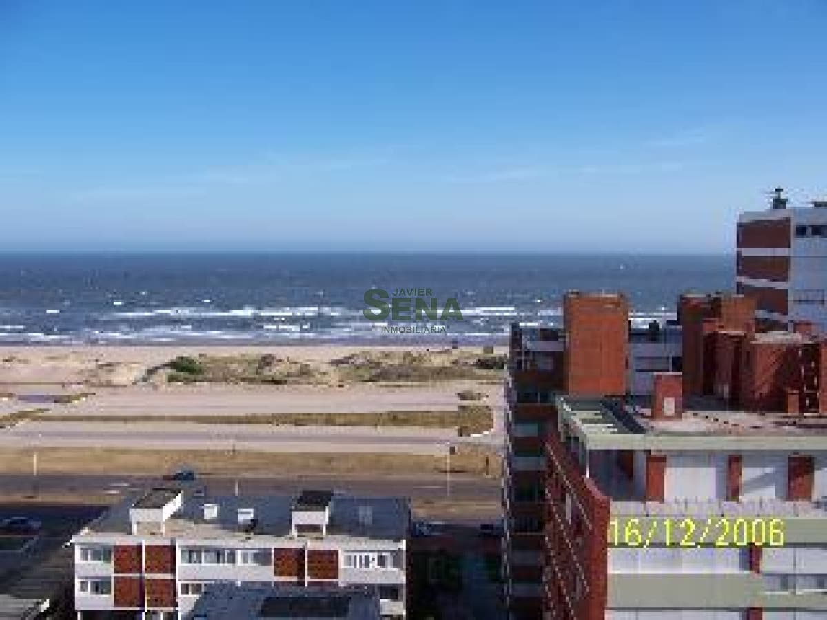 Brava, 1 dormitorio y medio, con todos los servicios.