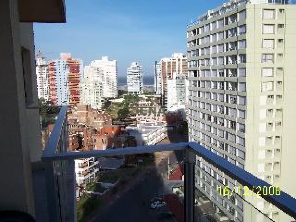 Brava, 1 dormitorio y medio, con todos los servicios.