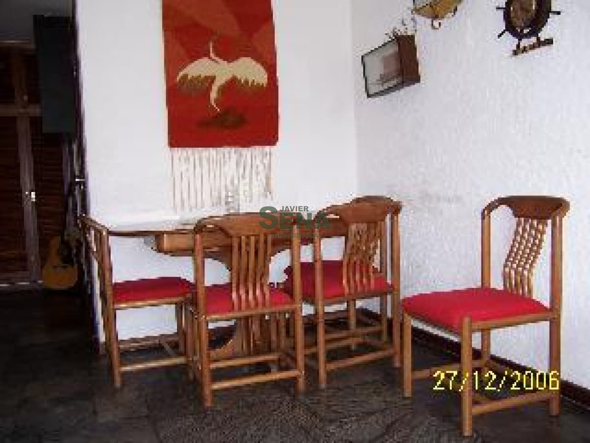 Venta y alquiler en la Brava, 1 dormitorio, baño, pileta y servicios.