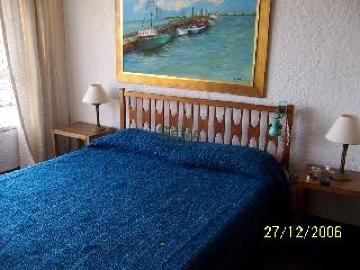Venta y alquiler en la Brava, 1 dormitorio, baño, pileta y servicios.