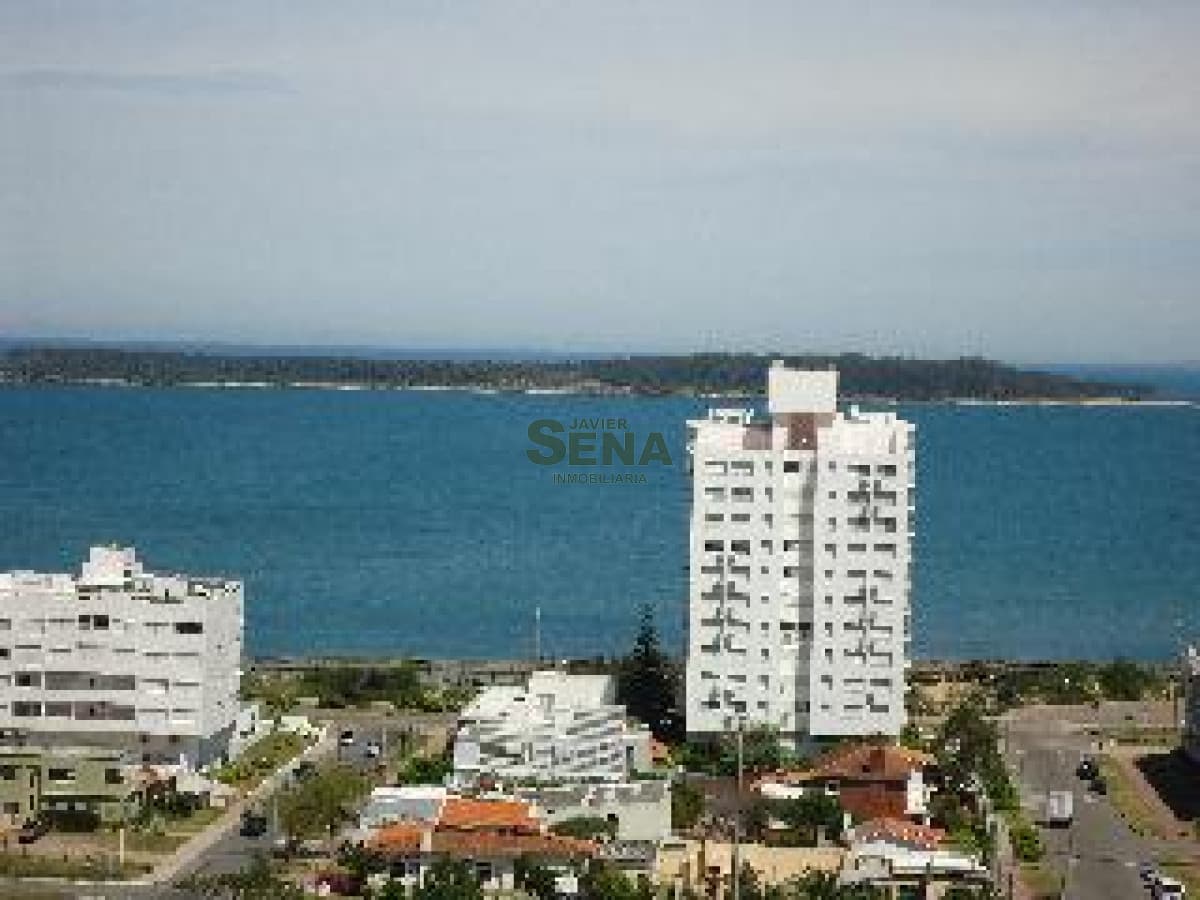 Venta y alquiler Brava, 1 dormitorio y medio,  baño, terraza, buena vista, piscina..