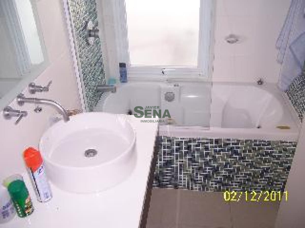 Venta y alquiler en Mansa, 3 dormitorios, 3 baños, con servicios.