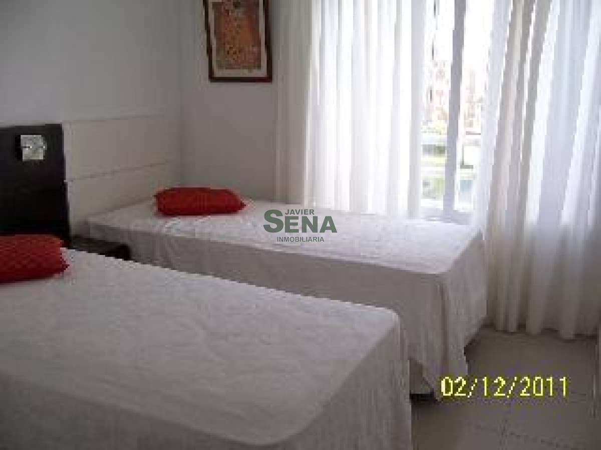 Venta y alquiler en Mansa, 3 dormitorios, 3 baños, con servicios.