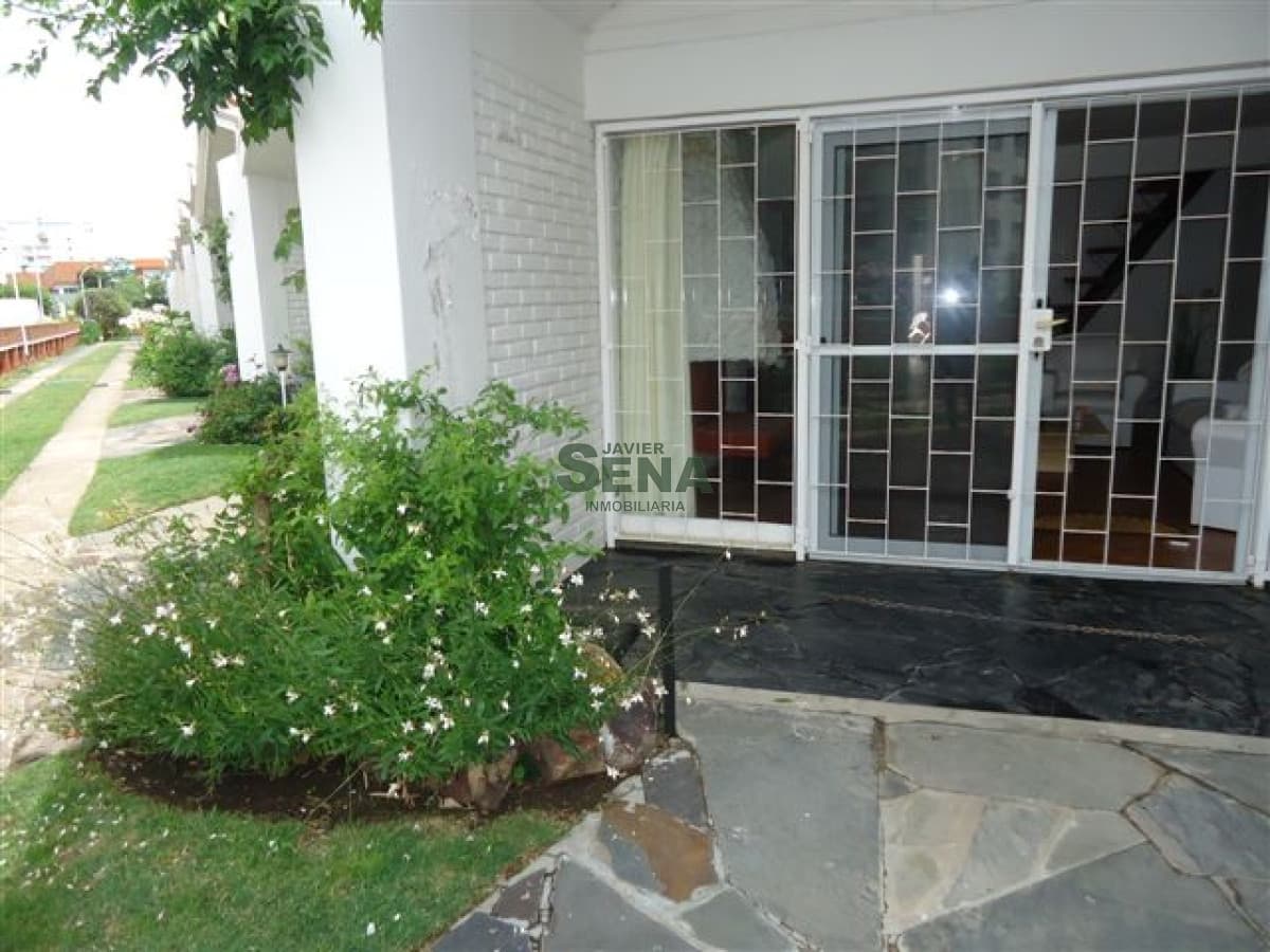 Alquiler y Venta de apartamento en la Mansa, 3 dormitorios, 3 baños, ideal para Flia. grande