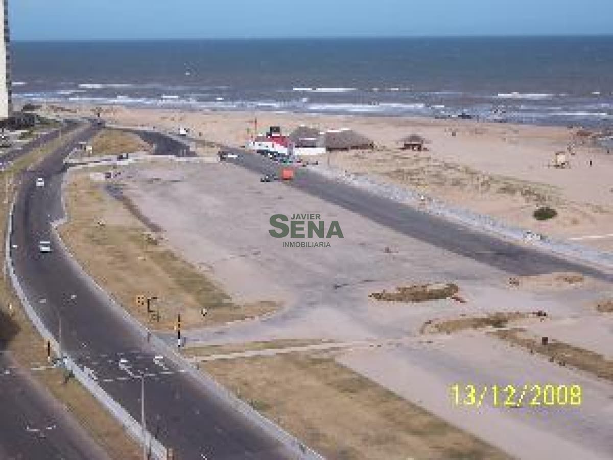 Venta y alquiler en la Brava, 1 dormitorio, baño, lindo apartamento frente al mar