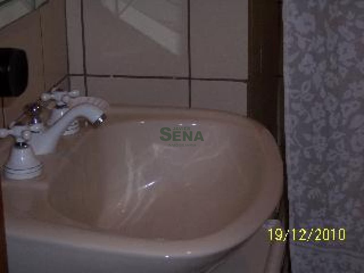Venta y alquiler en Mansa, 2 dormitorios, 2 baños, vista a 2 cuadras del mar