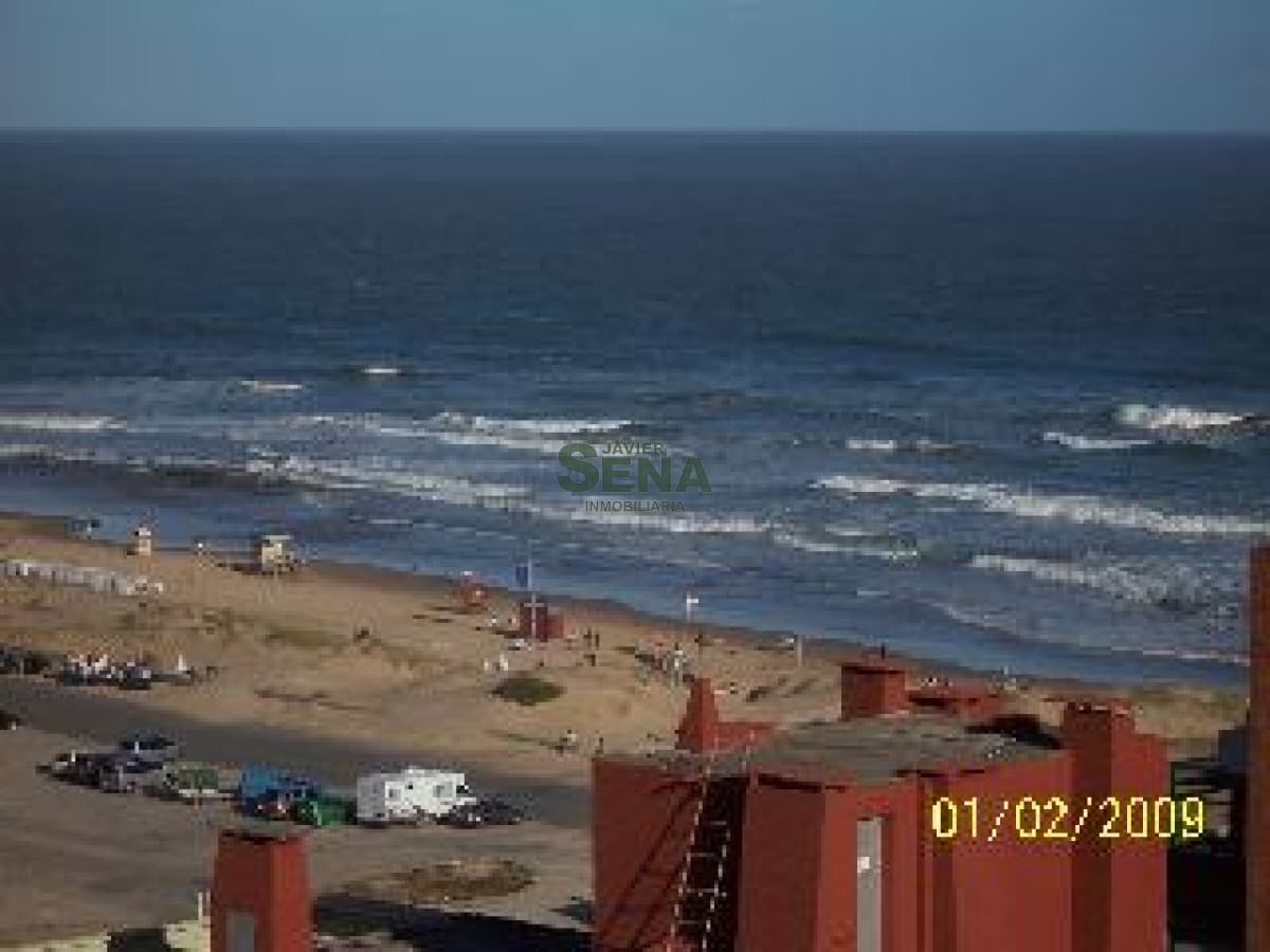 Brava, 1 dormitorio y medio, muy lindo gran vista con todos los servicios.