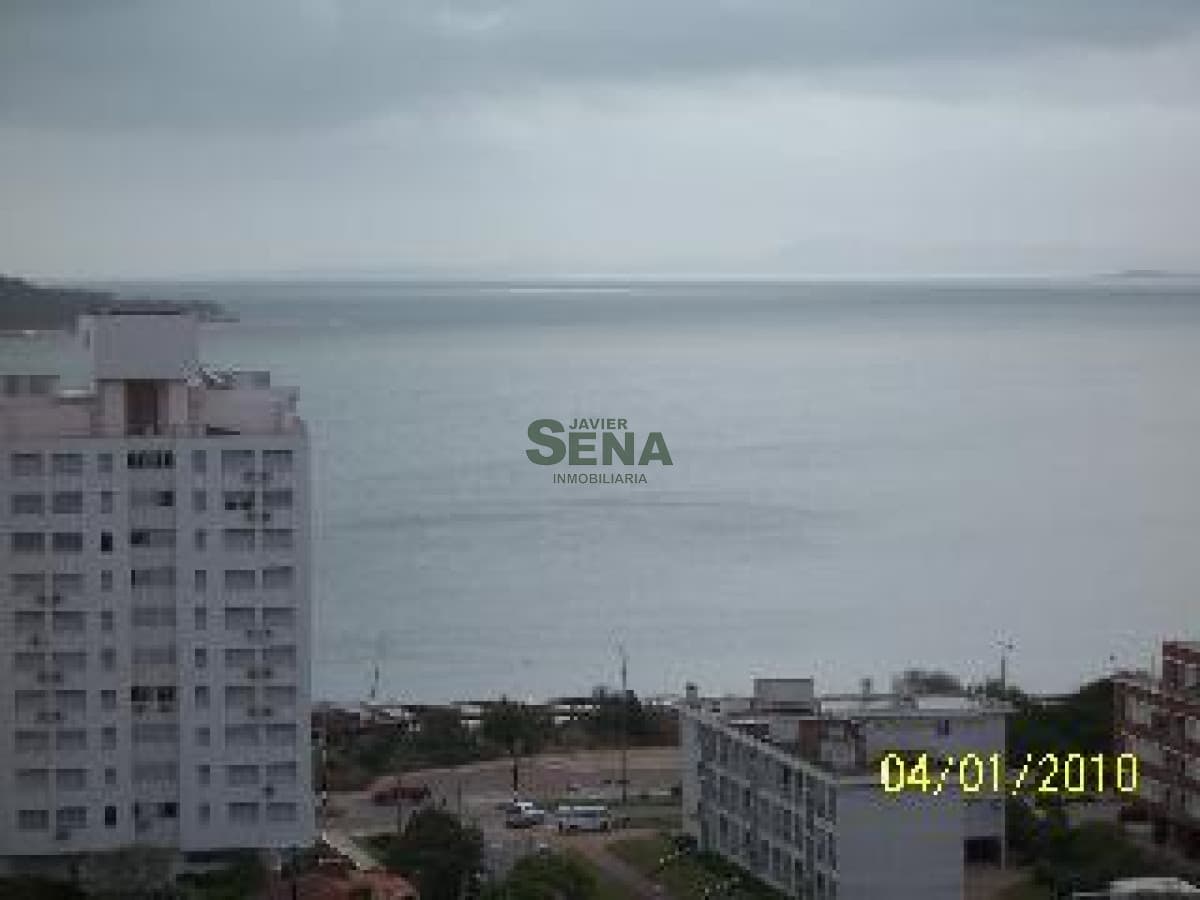 Venta y alquiler de apartamento en la Brava, 2 dormitorios, 2 baños terraza  vista y servicios