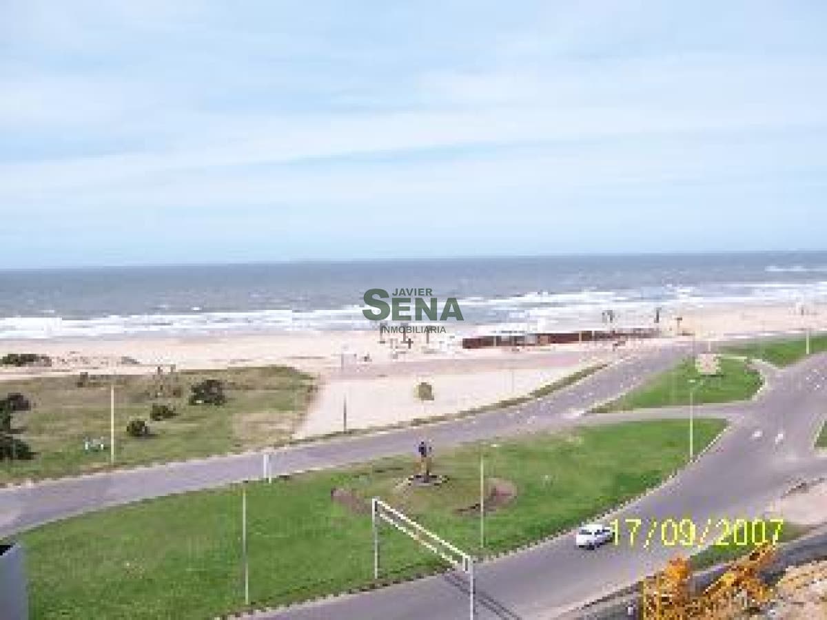 Alquiler y Venta de apartamento en la Brava, 1 dormitorio, 1 baño, con servicios.