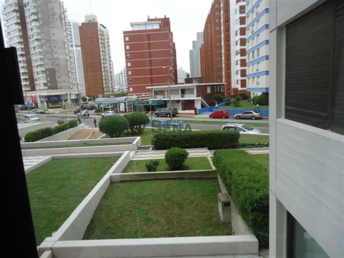Alquiler y Venta de apartamento en la Brava, 1 dormitorio, 1 baño, con servicios.