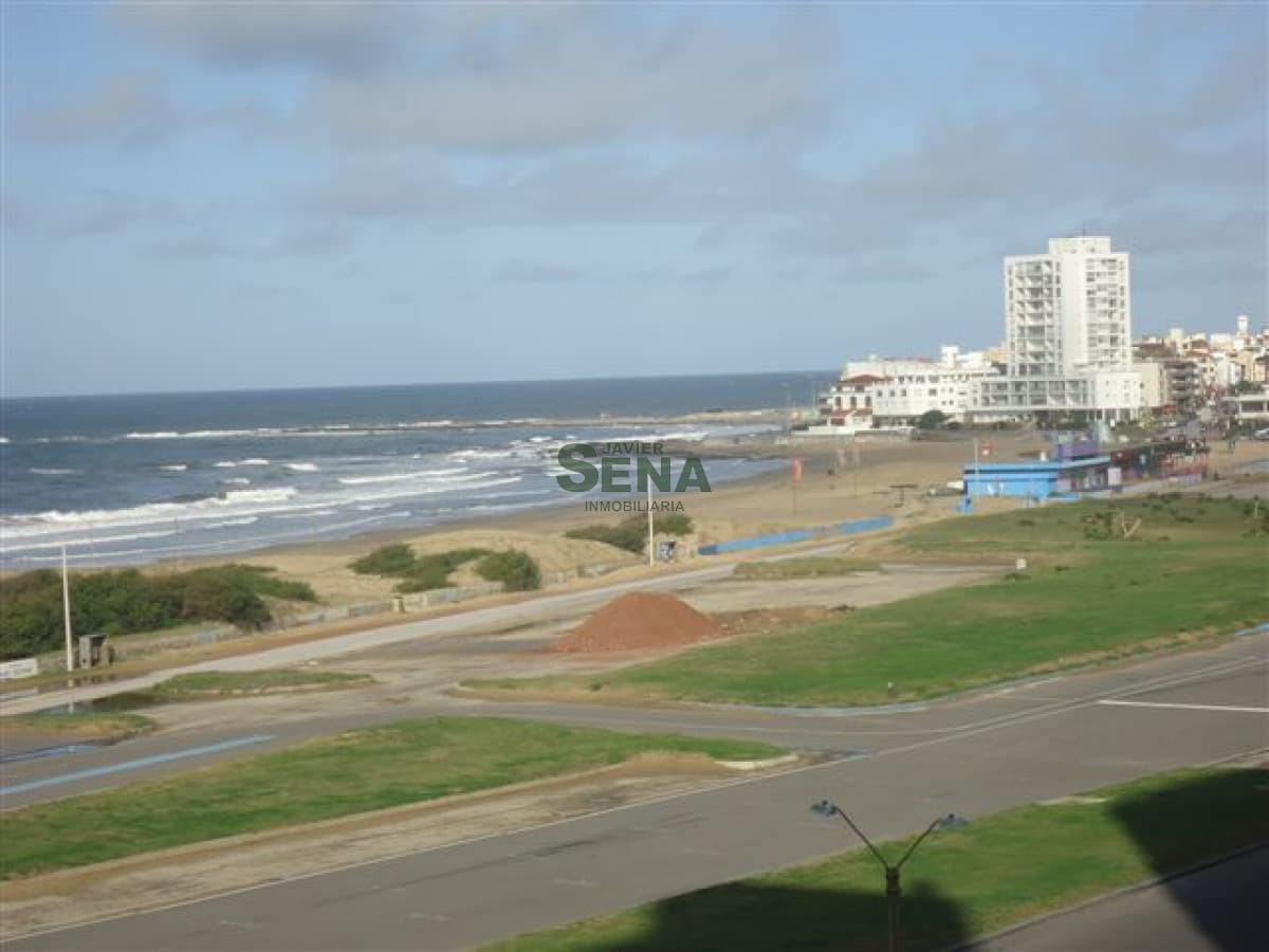 Venta y alquiler en la Brava, 3 Dormitorios, 2 baños, piscina, servicios y la Mejor Vista brava