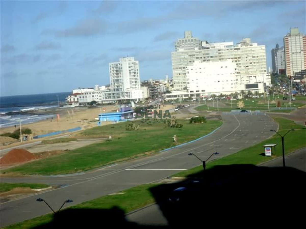 Venta y alquiler en la Brava, 3 Dormitorios, 2 baños, piscina, servicios y la Mejor Vista brava